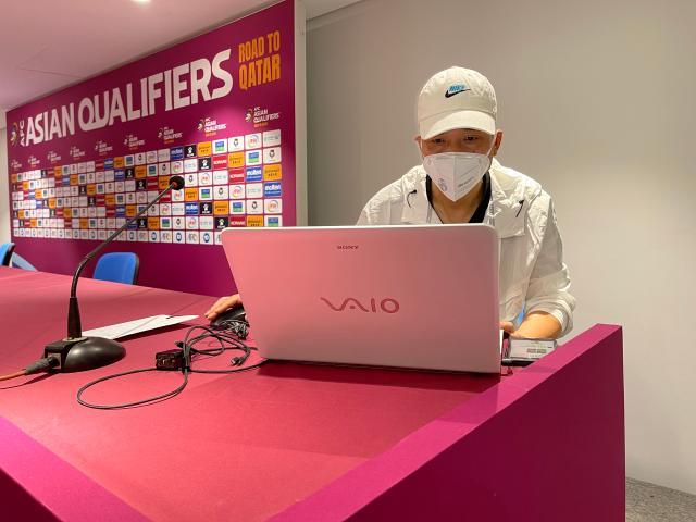 1640937173744026577.jpg 10-在多哈球场的新闻发布厅内工作.jpg