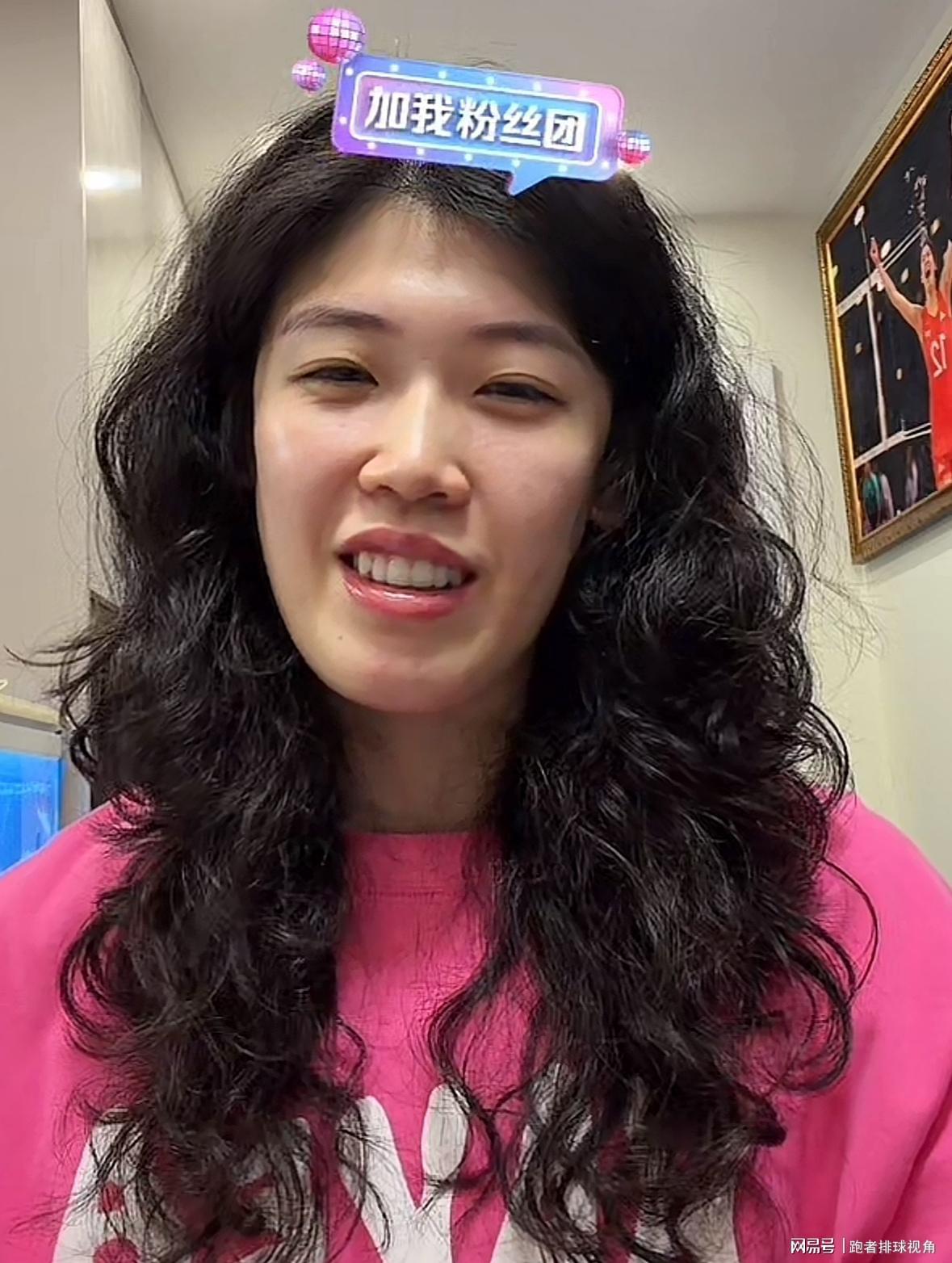 李盈莹公布康复进度！单脚站立吃力，亚锦赛难归，直播疑似被警告